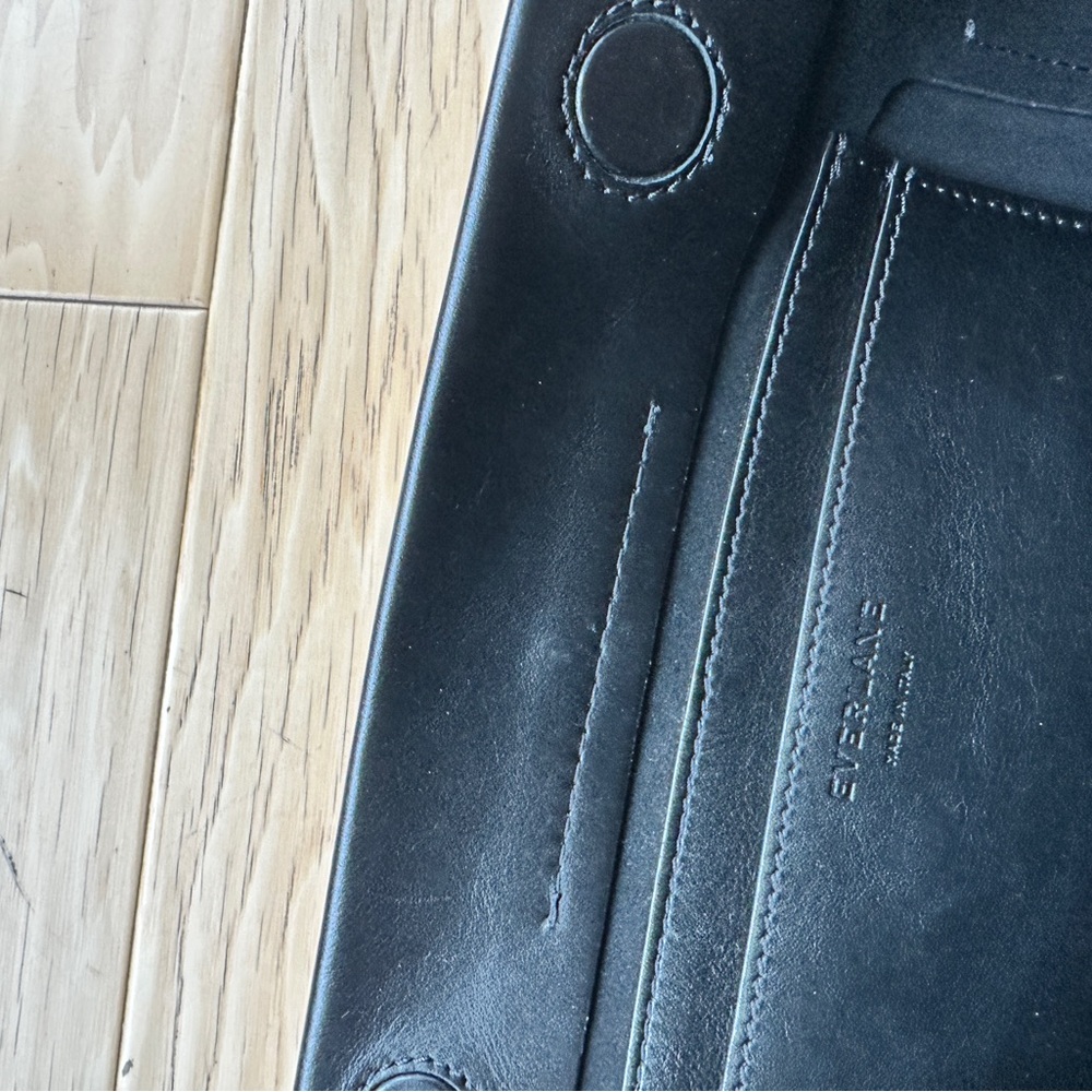 Everlane The Form Black Leather Tote Bag with Magnetic Closure - Picture 4 of 6